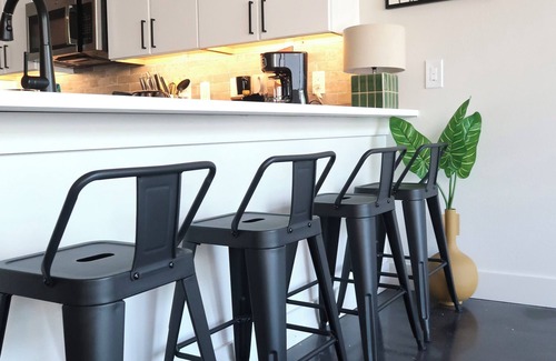 Deep Ellum Apartment | Deep Ellum Loft FREE garage parking & POOL