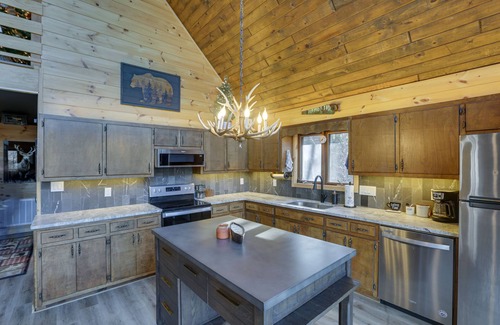 Deep Gap Cabin | Deep Gap Cabin w/2 Decks & Community Amenities!