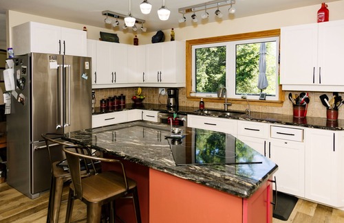 Minden Hills Cottage | Deep Lake, Sun And Shade All Day, Numerous Decks And Docks, Drive To The Door