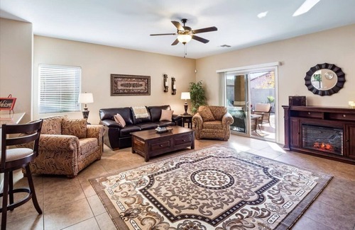 Ironwood Crossing House | Deep Summer Discount 3B 2Bt POOL close to Airport