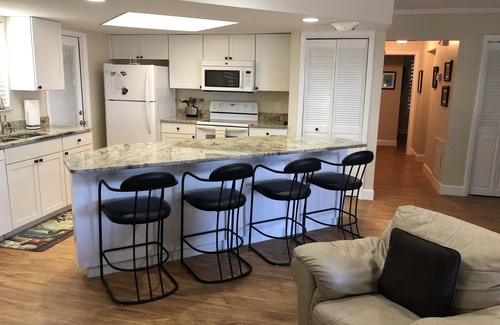 Homosassa House | Deep Water Retreat, Dock, Heated Pool, Kayaks, Bikes, Close to all Hotspots!