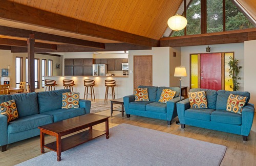 Friday Harbor House | Deepwater Dock! Waterfront! (HV)