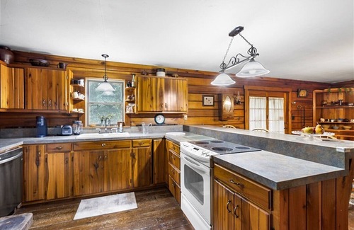 Williams Cabin | Deer Bend Cabin: A Woodsy Escape in the Heart of Southern Indiana
