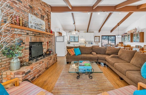 Julian House | Deer Bungalow 1/2 house rental with spa. House not shared. Pets Okay! NEW