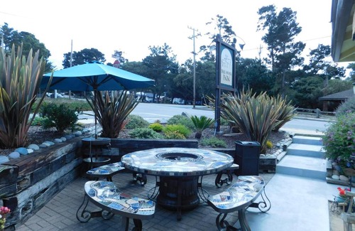 Pacific Grove Hotel | Deer Haven Inn