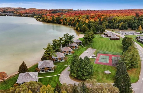 Boyne City House | Deer Lake Villa Bldg. #4