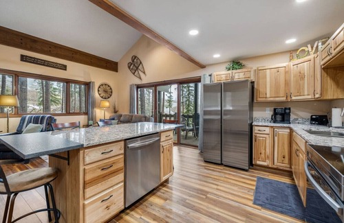Lead Cabin | Deer Mountain Hideaway