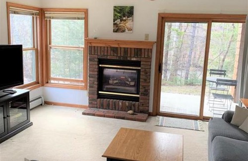 North Woodstock Apartment | Deer Park Resort Vacation Rental Close to Many NH Attractions