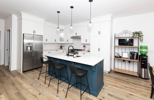 Haliburton Cottage | Deer Point Cove | Modern Lakefront Retreat on Lake Kashagawigamog