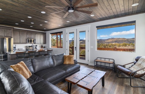 Orderville Cabin | Deer Ridge Casita | Private Hot Tub | Zion NP