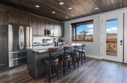 Orderville Cabin | Deer Ridge Casita | Private Hot Tub | Zion NP