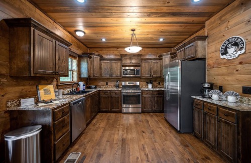 Broken Bow Cabin | Deer To My Heart: Sleeps 6 + Game Room