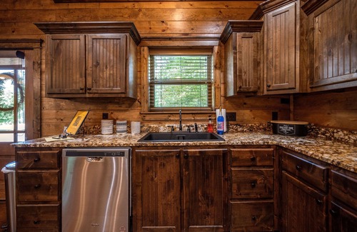 Broken Bow Cabin | Deer To My Heart: Sleeps 6 + Game Room