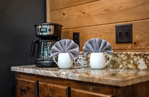 Broken Bow Cabin | Deer To My Heart: Sleeps 6 + Game Room