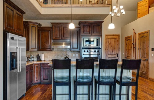 Park City House | Deer Valley East Village - 4 Masters - Sleeps up to 16! 1 min from Deer Valley