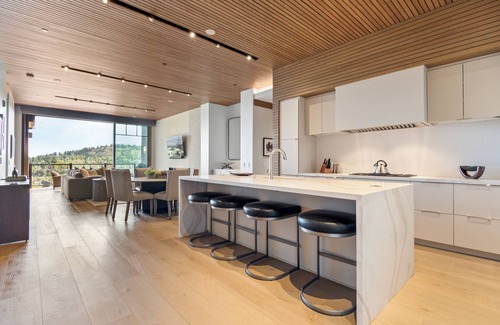 Empire Pass Condo | DEER VALLEY EMPIRE PASS SKI-IN/OUT TOWER CLUB AMENITIES POOL SPA FITNESS DINING