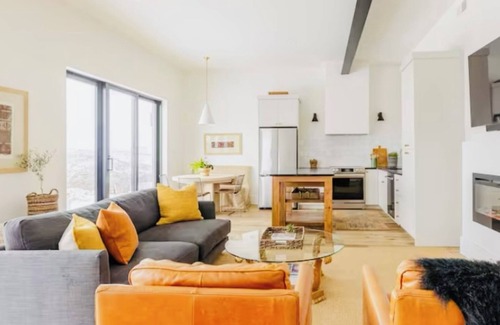 Park City Condo | Deer Valley Mt. Retreat-2 large BR, 3 beds, 2.5 BA condo with private hot tub
