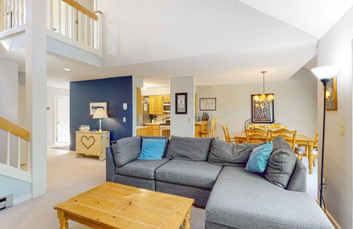 West Hartford House | Deere Run townhouse with private sauna, jetted tub & AC - pool & tennis