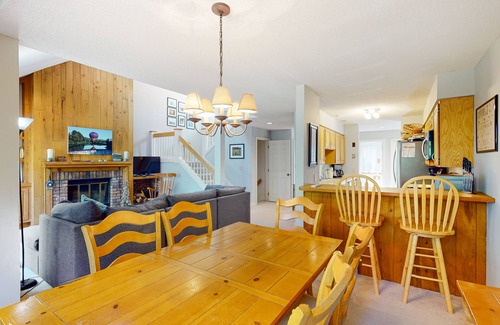 West Hartford House | Deere Run townhouse with private sauna, jetted tub & AC - pool & tennis