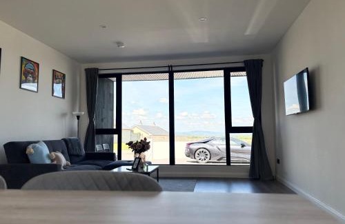 Cashel Villa | "Deerpark Villa - Sleeps 8, Views of The Rock & Cashel Palace Hotel"