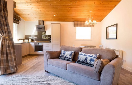 Crianlarich Ski Chalet | Deerstalker Lodge cozy lodge with wood burner