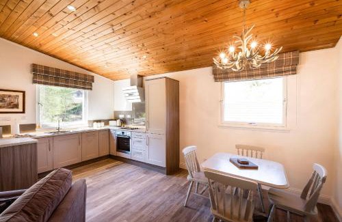 Crianlarich Ski Chalet | Deerstalker Lodge cozy lodge with wood burner