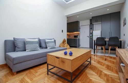 Mets Apartment | Defner Tzo's Modern Apartment