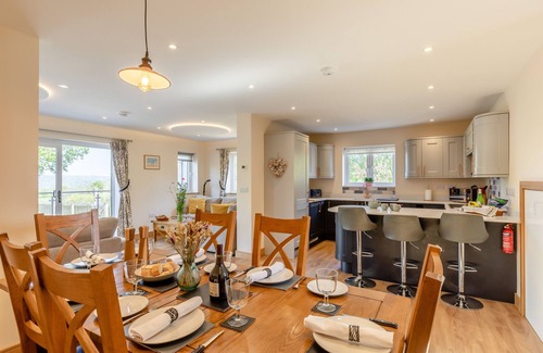 Honiton House | Defoe's View - Four Bedroom House, Sleeps 8