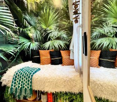 Antibes Old Town Apartment | Defoy Getaway - Antibes