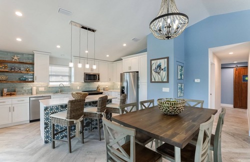 Anna Maria House | Deja Blu:1 Block to Beach! Tropical Oasis, Poolside Lounge, Pool & Spa by Anna Maria Life