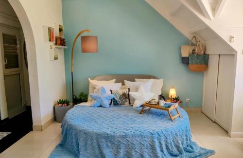 Nettle Bay Apartment | Deja Blue - Comfortable Beachfront condo