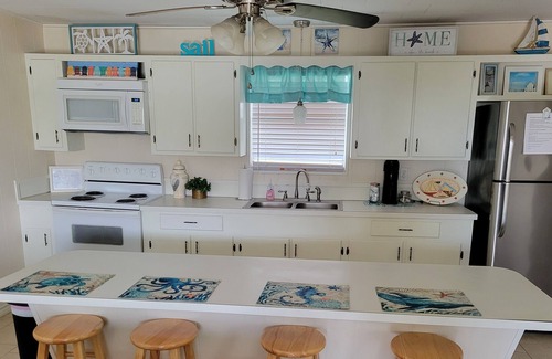 Surfside Beach House | Deja Blue- Cute 3/2 Home 1 block from the pedestrian beach
