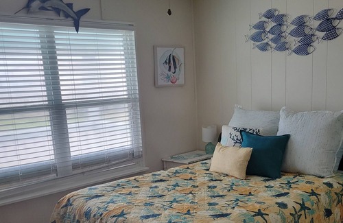 Surfside Beach House | Deja Blue- Cute 3/2 Home 1 block from the pedestrian beach