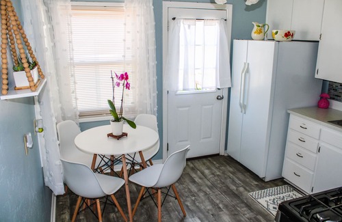 Amarillo House | DEJA BLUE *Mid-Mod House *2Br/1Ba/1Ga* Near I27/I40*