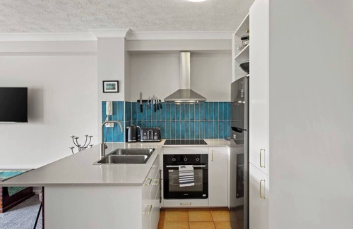 Surfers Paradise Apartment | Deja Blue Sunny Surfers Getaway on Chevron Island