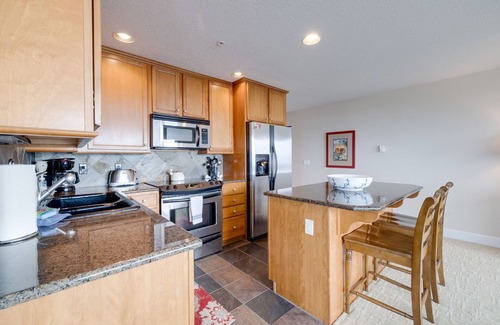 Rockaway Beach Apartment | Deja View Shell Yeah! Sandy toes and Ocean views, Beautiful Ocean views