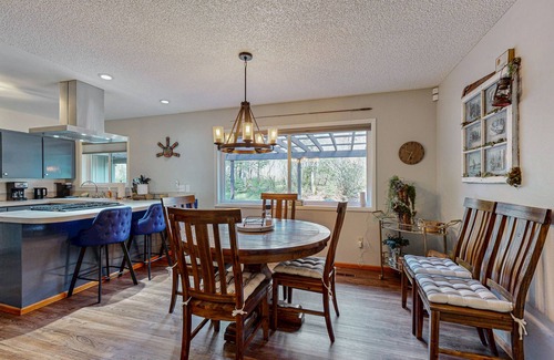 Stevenson House | Del Ray Retreat | Dog-friendly house in Stevenson with deck & 2 fireplaces