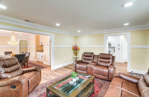 Del Rey Oaks House | Del Rey Oaks Vacation Home w/Mini-Golf Course!