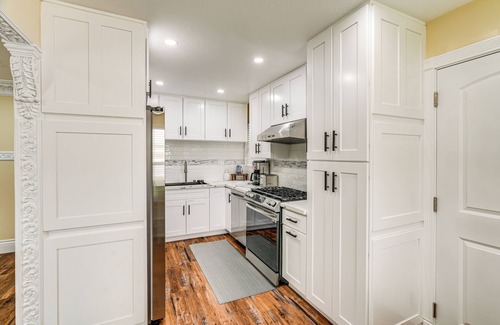 Del Rey Oaks House | Del Rey Oaks Vacation Home w/Mini-Golf Course!