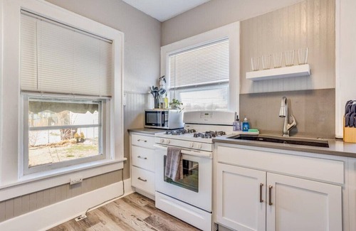 Wichita Apartment | Delano Deluxe! Centrally Located Cozy Studio!