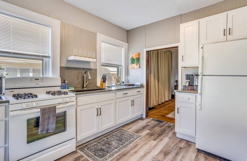 Wichita Apartment | Delano Deluxe! Centrally Located Cozy Studio!