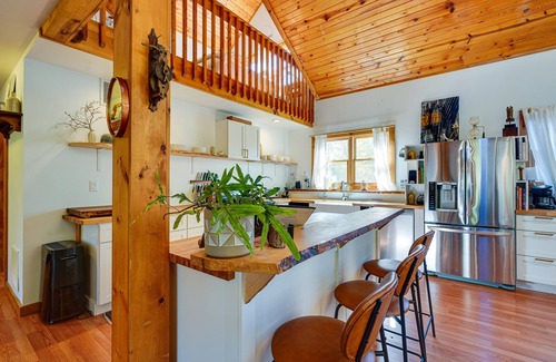 Delaware Cabin | Delaware 'Wooded River Retreat' w/Views & More