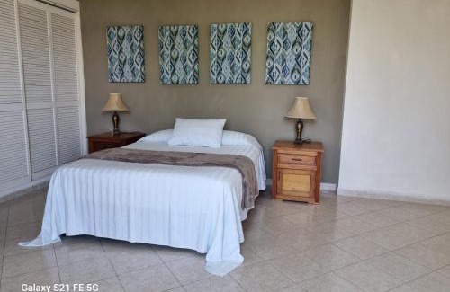 La Cruz de Huanacaxtle Bed & Breakfast | Delfin B&B