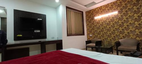 Paharganj Hotel | Delhi - Hotel City Height - Delhi NCR ID not accepted