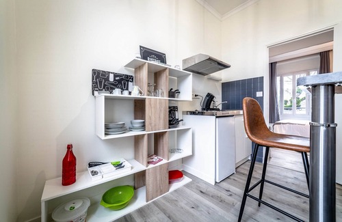 Brive-la-Gaillarde Apartment | Delicate, elegant studio Quiet location