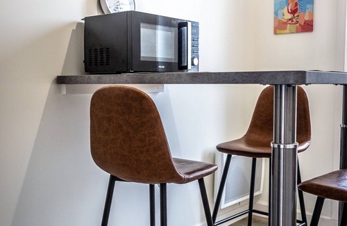 Brive-la-Gaillarde Apartment | Delicate, elegant studio Quiet location