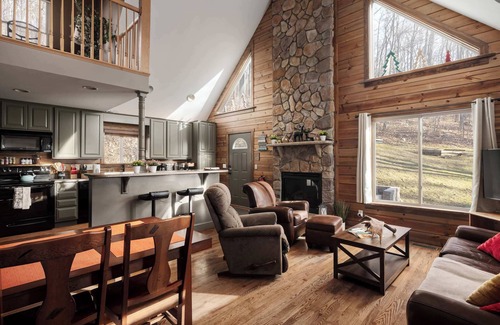 Linden Cabin | Delicious Cabin Screened Porch, Hot Tub & Charm