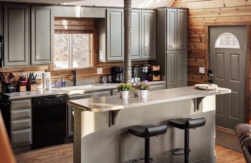 Linden Cabin | Delicious Cabin Screened Porch, Hot Tub & Charm