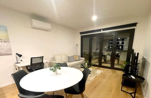 Dickson Apartment | Delicious in Dickson - 1bd 1bth