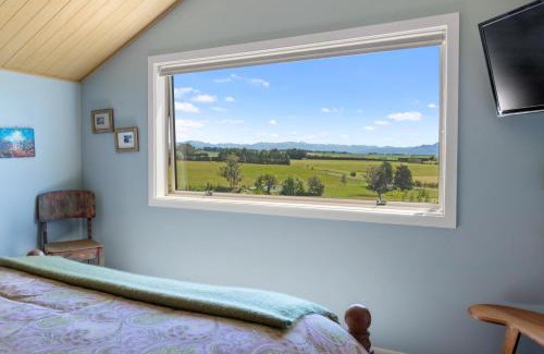 Cave Apartment | Delightful 1-bed barn with stunning mountain views.